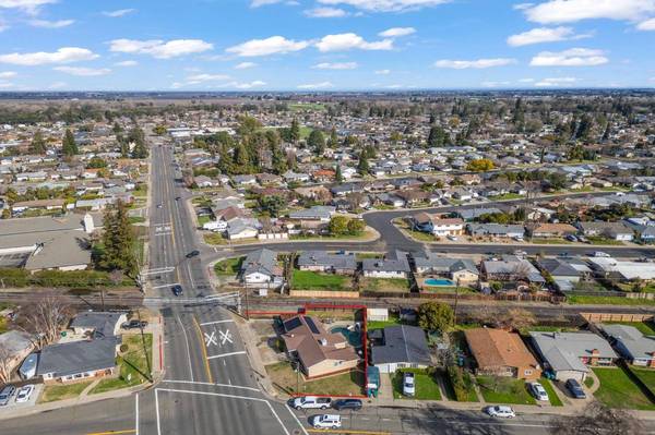 620 N Ham LN, Lodi, CA 95242