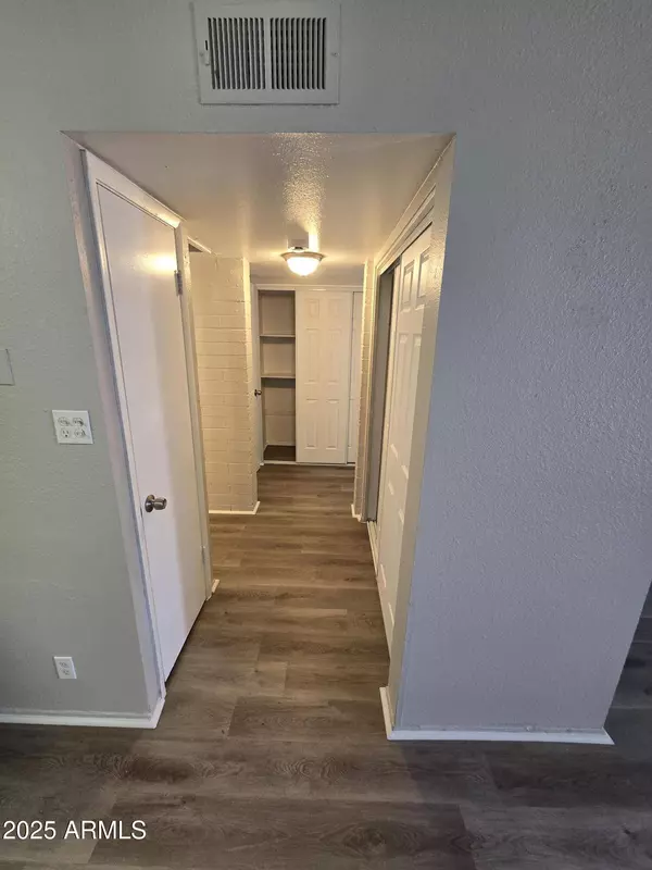 2038 W CACTUS Road, Phoenix, AZ 85029