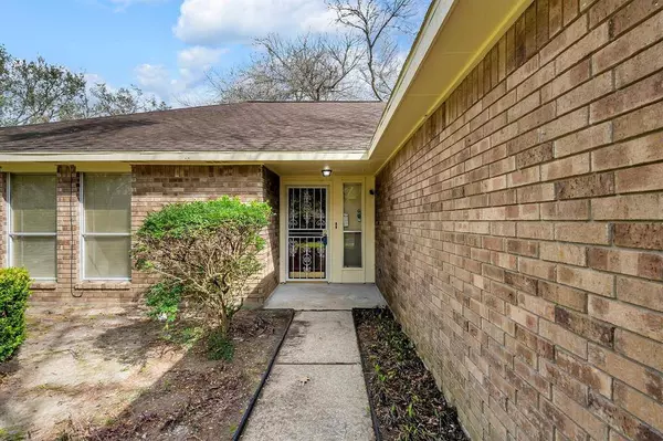 420 Holly Trails, League City, TX 77573