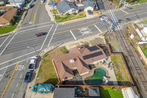 620 N Ham LN, Lodi, CA 95242