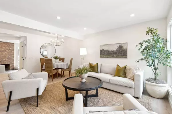 536 Point Mckay GRV NW, Calgary, AB T3B 5C5