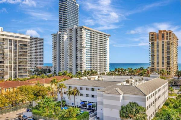 3113 S Ocean Dr #804, Hallandale Beach, FL 33009