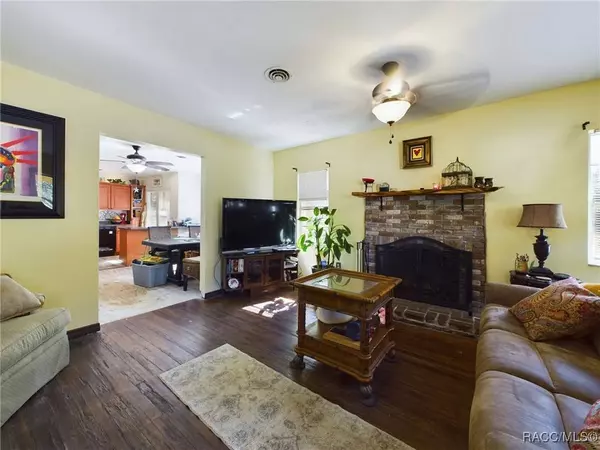 1005 NE 4th AVE, Crystal River, FL 34428