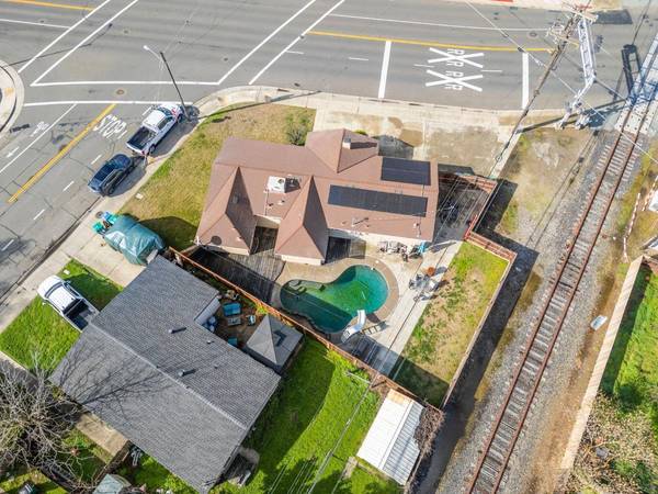 620 N Ham LN, Lodi, CA 95242