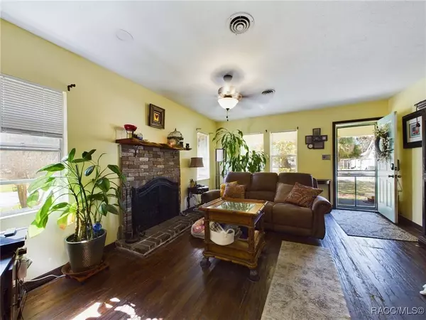 1005 NE 4th AVE, Crystal River, FL 34428