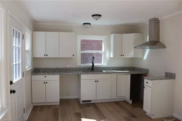 3917 Kalloramo DR, Greensboro, NC 27407