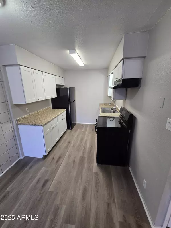 2038 W CACTUS Road, Phoenix, AZ 85029