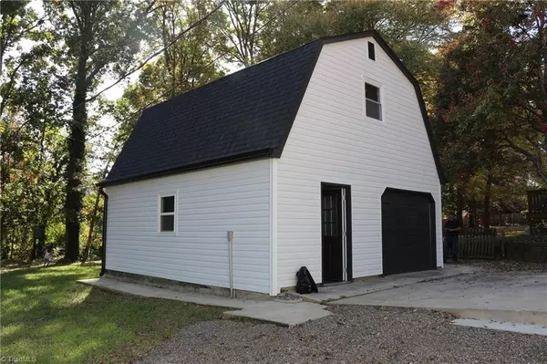 3917 Kalloramo DR, Greensboro, NC 27407