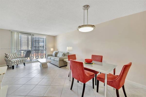 3113 S Ocean Dr #804, Hallandale Beach, FL 33009