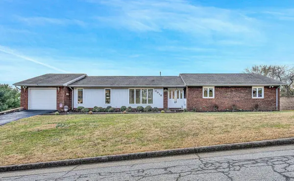 3918 Poplar Grove DR, Vinton, VA 24179