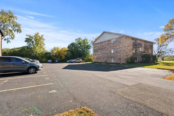 8337 Woodland DR #B, Darien, IL 60561