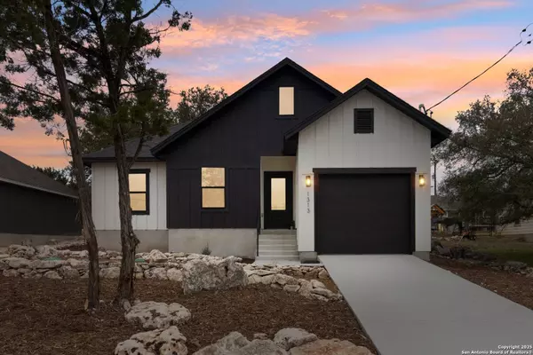 1313 GREEN MEADOW LN, Spring Branch, TX 78070