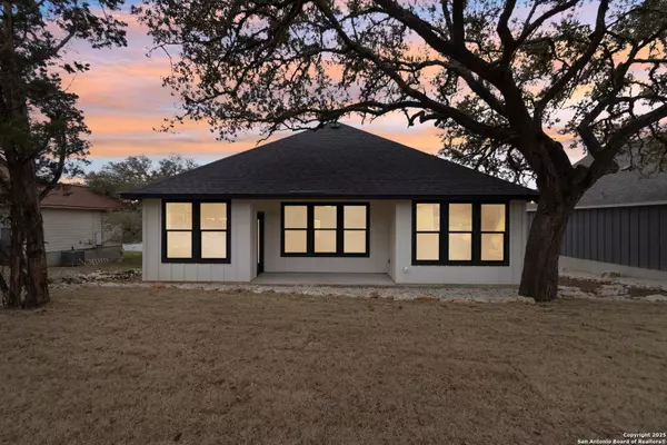 1313 GREEN MEADOW LN, Spring Branch, TX 78070