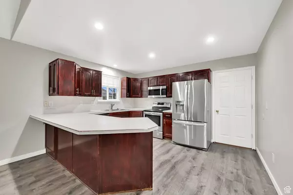 3002 W 4475 S, Roy, UT 84067