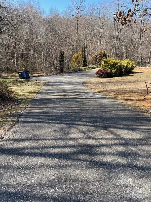 2637 and 2651 10th Avenue LN NE, Hickory, NC 28601