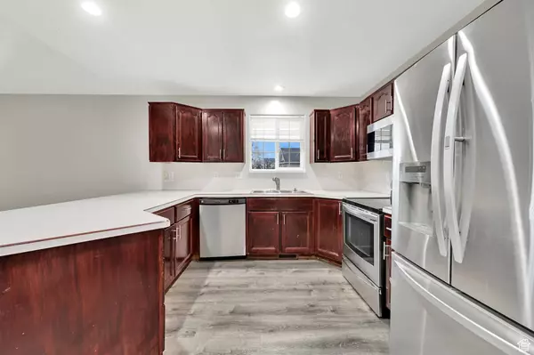 3002 W 4475 S, Roy, UT 84067