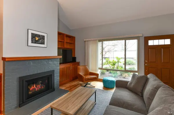 953 Mariposa LN, St. Helena, CA 94574