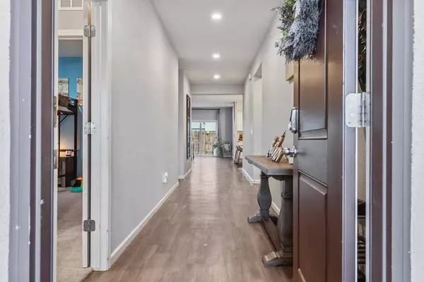 832 Somerset WAY, Patterson, CA 95363