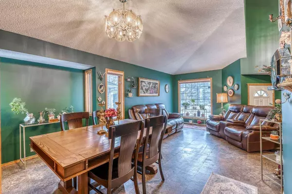 72 Douglas Shore Close SE, Calgary, AB T2Z 2K8