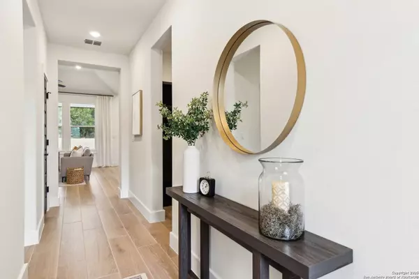 1313 GREEN MEADOW LN, Spring Branch, TX 78070