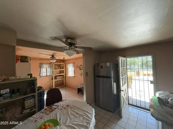 1319 W CORONA Avenue, Phoenix, AZ 85041