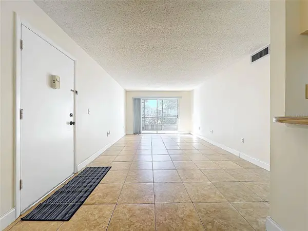 3273 BENEVA RD #101, Sarasota, FL 34232