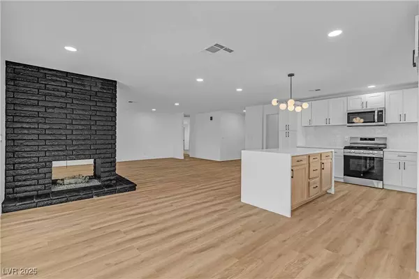 6255 Adenmoor Court, Las Vegas, NV 89156