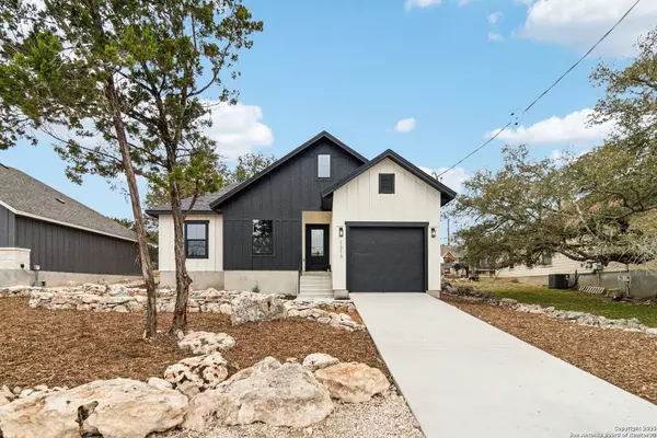 1313 GREEN MEADOW LN, Spring Branch, TX 78070