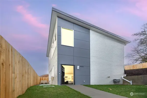 8616 37th AVE S, Seattle, WA 98118