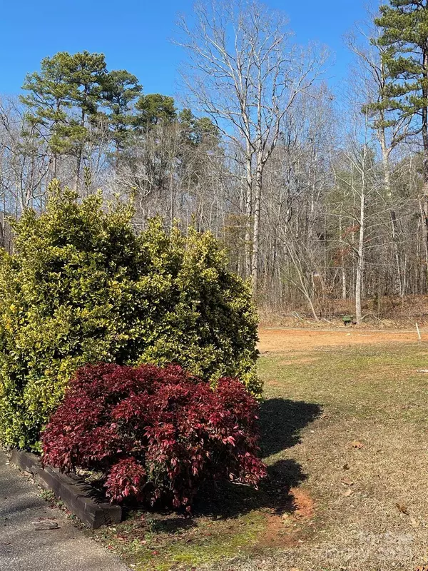 2637 and 2651 10th Avenue LN NE, Hickory, NC 28601