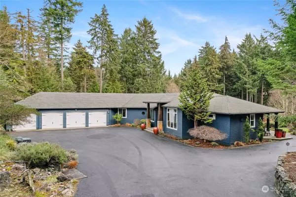 1041 Makah PL, Fox Island, WA 98333