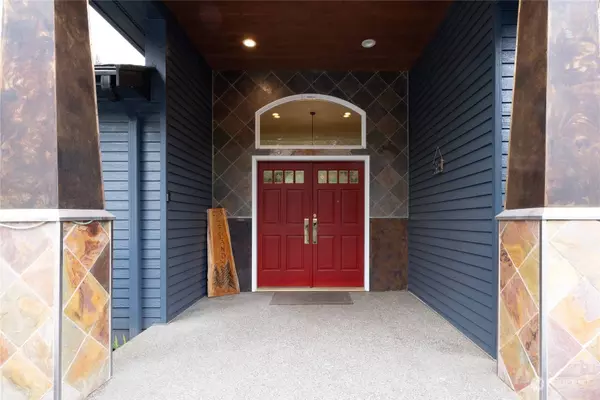 1041 Makah PL, Fox Island, WA 98333