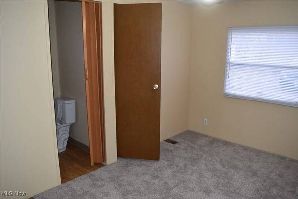 104 & 104 1/2 Bank ST, Flushing, OH 43977