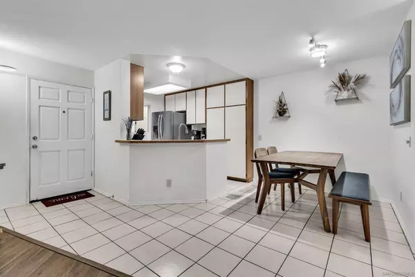 7247 Camino Degrazia #48, San Diego, CA 92111