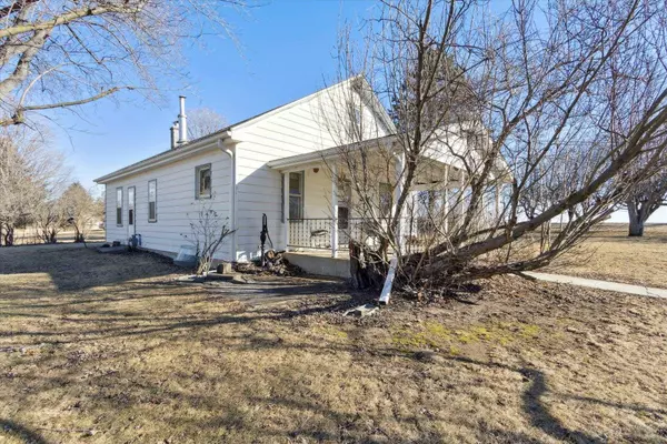 904 E Webb Street, Davis, IL 61019