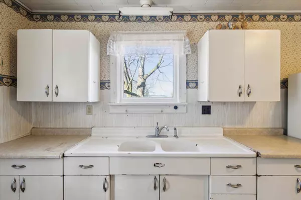 904 E Webb Street, Davis, IL 61019