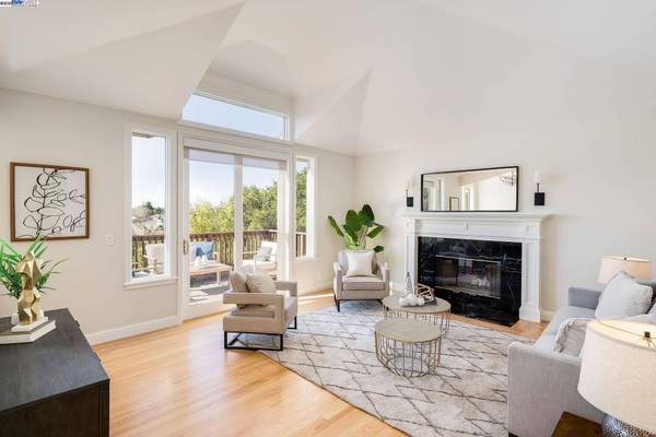 6054 Fairlane Dr, Oakland, CA 94611