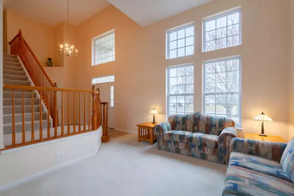 134 Primrose LN, Bartlett, IL 60103