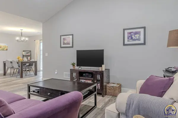 307 Snyder Dr, St George, KS 66535