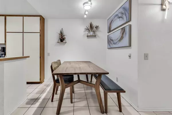 7247 Camino Degrazia #48, San Diego, CA 92111