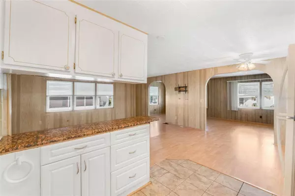 6 COCOS PLUMOSA DR #B, Eustis, FL 32726