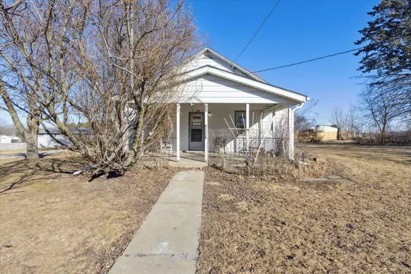 904 E Webb Street, Davis, IL 61019