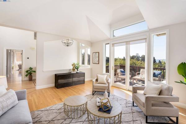 6054 Fairlane Dr, Oakland, CA 94611