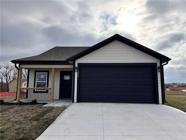 1403 NE White Oaks LN, Oak Grove, MO 64075