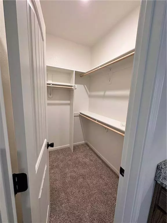 1403 NE White Oaks LN, Oak Grove, MO 64075