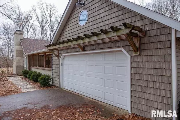 978 County Road 2050 E County Road, Fairfield, IL 62837