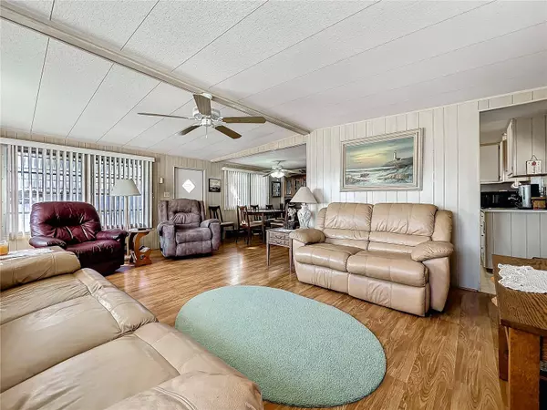 511 50TH AVENUE DR W, Bradenton, FL 34207