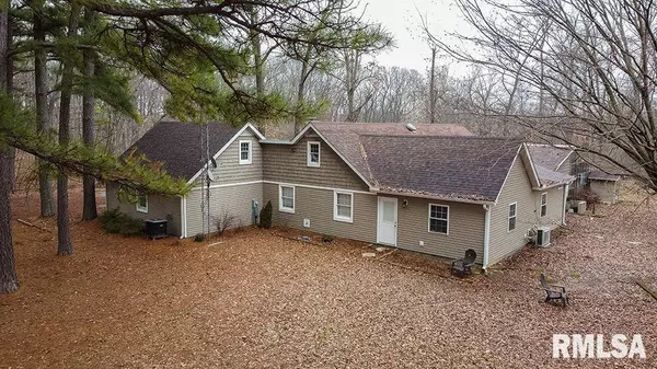 978 County Road 2050 E County Road, Fairfield, IL 62837