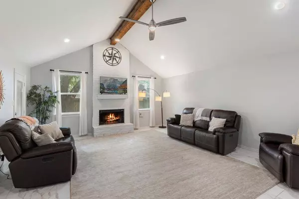 18 Rosedale Brook CT, The Woodlands, TX 77381