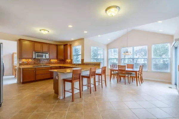 134 Primrose LN, Bartlett, IL 60103